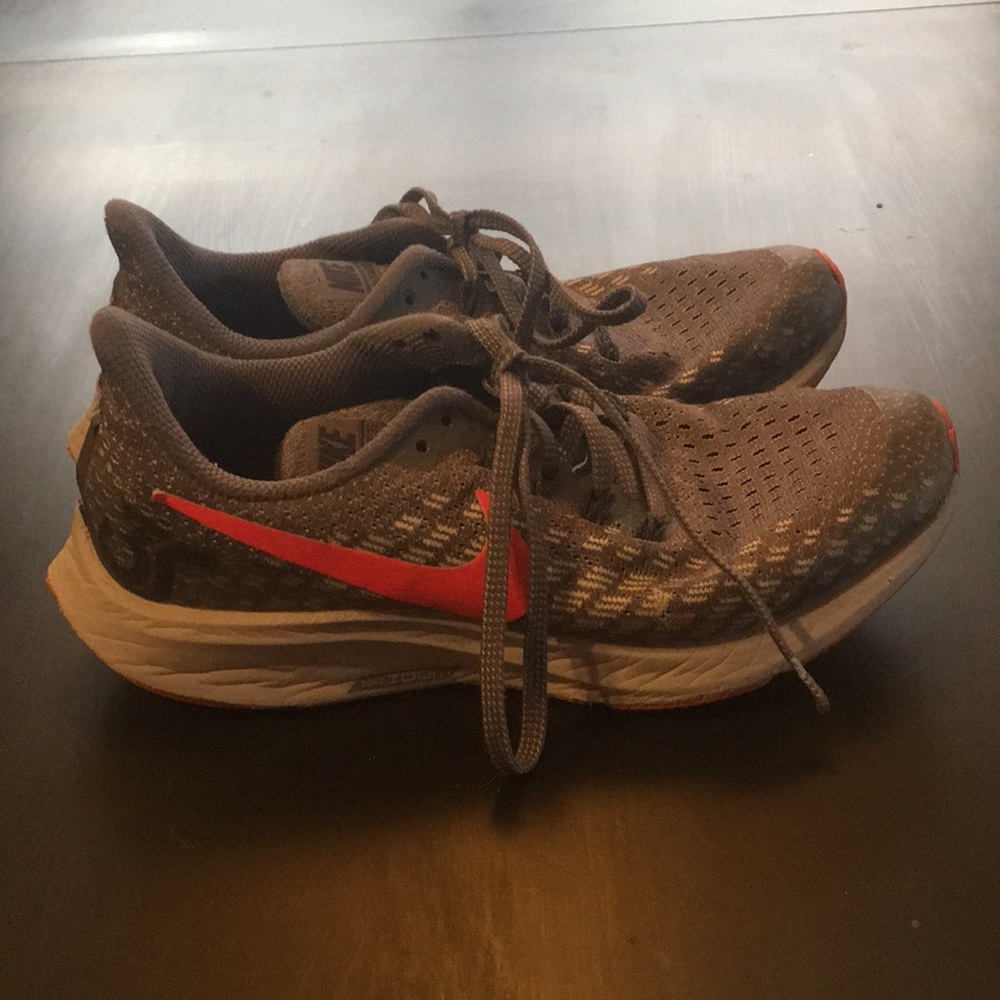 Nike zoom Pegasus 35 / size 5 Y / Gray, Red. - Picture 3 of 7